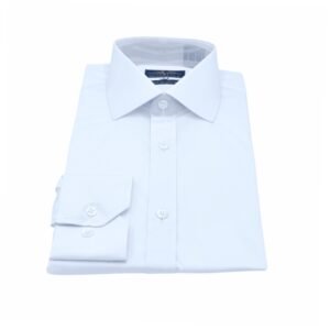 Camisa branca lisa em algodão egípcio com elastano vista de frente, dobrada, com gola italiana estruturada e punho alinhado.