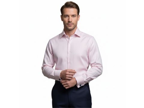 Consultor financeiro vestindo camisa social rosa premium com punho duplo, estilo elegante e discreto da MS Stilos.