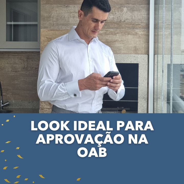 Jovem advogado usando camisa social branca da MS Stilos durante jantar de comemoração pela aprovação na OAB.