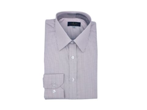 Camisa social quadriculada nas cores branco e vermelho, dobrada com colarinho estruturado e botões brancos.