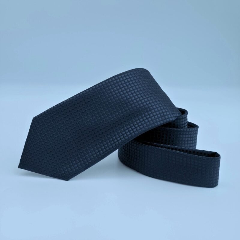 Gravata Karl Lagerfeld Paris Azul Escuro Texturizada Elegância e Sofisticação Contemporânea 8,cm x 1,48 Cm Tradicional