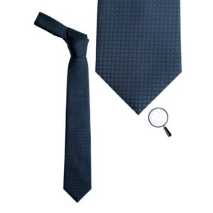 Gravata Karl Lagerfeld Paris Azul Escuro Texturizada Elegância e Sofisticação Contemporânea 8,cm x 1,48 Cm Tradicional