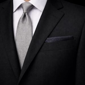 Lenço de Bolso Grafite com Padrão Paisley Elegância Sofisticada e Presença Discreta para Paletó Masculino