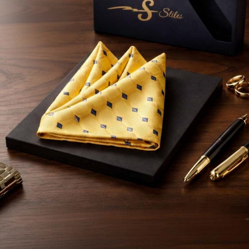 Lenço de Bolso Dourado Geométrico Elegância Solar com Detalhes Azul-Marinho Ms Stilos