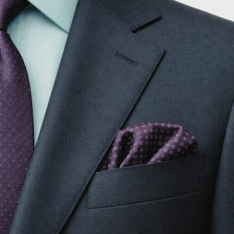 Lenço de Bolso Bordô com Microestampa Geométrica Sofisticação Discreta Ms Stilos