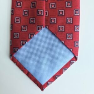 Gravata Tommy Hilfiger 100% Seda Vermelha com Padrão Geométrico Azul 8,5 cm/ 1,54 cm Tradicional