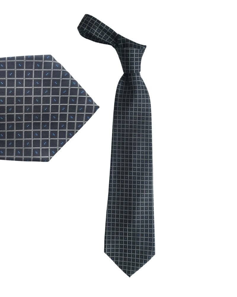 Gravata Geoffrey Beene 100% Seda Preta com Padrão Geométrico e Detalhes Azuis – 10 cm/ 1,50 cm Tradicional