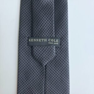 Gravata Kenneth Cole New York Cinza em 100% Seda Elegante – 10 cm/ 1,53 cm Tradicional Larga