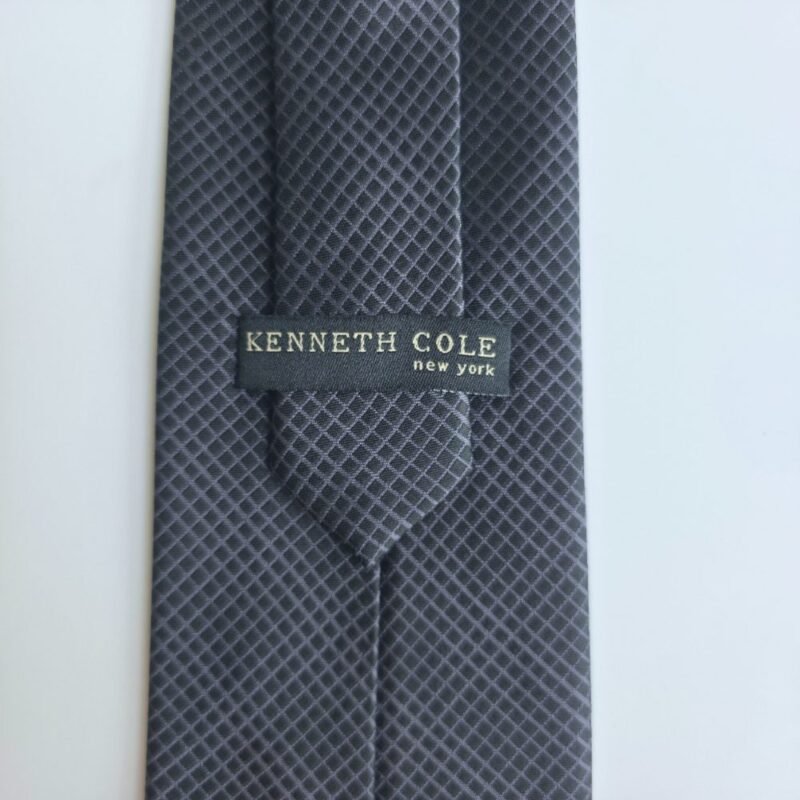 Gravata Kenneth Cole New York Cinza em 100% Seda Elegante – 10 cm/ 1,53 cm Tradicional Larga