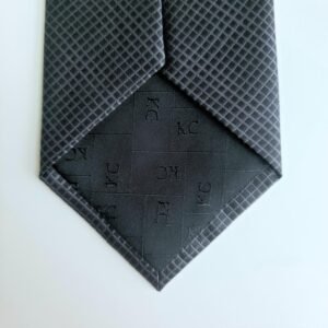 Gravata Kenneth Cole New York Cinza em 100% Seda Elegante – 10 cm/ 1,53 cm Tradicional Larga