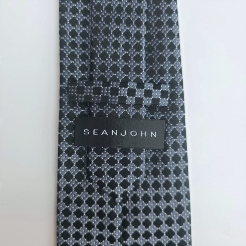 Gravata Sean John Cinza e Preta e Cinza Geométrico – 100% Seda – 9,5 cm/ 1,51cm Tradicional Larga