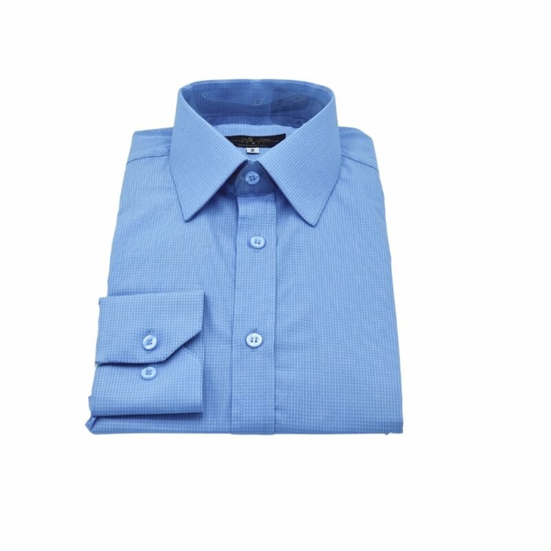 Camisa azul 100% algodão francesa fio 100 semi slim dobrada em visão frontal, com gola e punho alinhados em destaque.