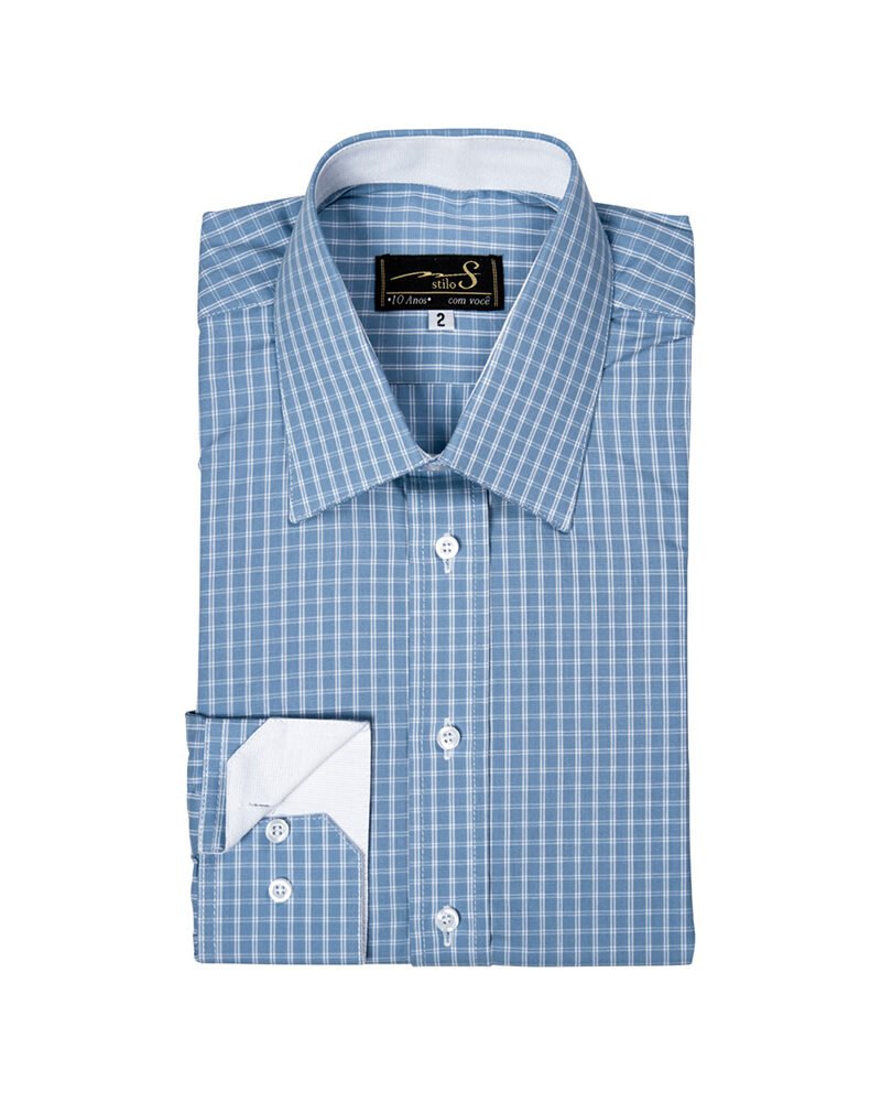 Camisa social azul 100% algodão semi slim da MS Stilos dobrada com vista frontal completa, destacando padronagem quadriculada e acabamento alinhado.