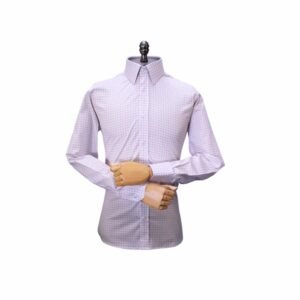 Camisa fio egípcio branca com xadrez vermelho em algodão nobre, vista frontal de corpo inteiro em manequim com mangas longas.