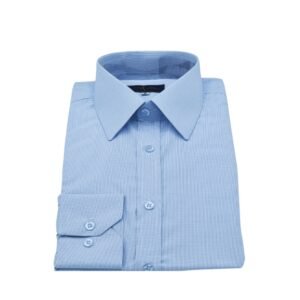 Vista frontal da camisa francesa azul com micro estampa discreta, modelagem semi slim.