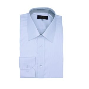 Camisa francesa branca com estampa maquinetada discreta vista de frente com punho à mostra.