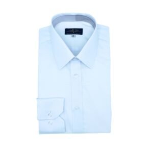 Camisa francesa branca tecido gravataria dobrada em vista frontal sobre fundo claro, mostrando gola francesa e punho.