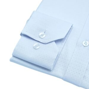 Close do punho da camisa italiana branca tecido gravataria, com botões e textura em destaque.