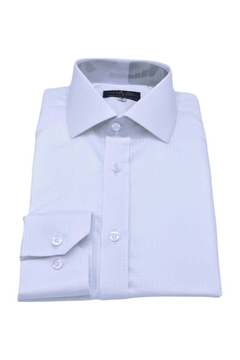 Camisa italiana em algodão egípcio com estampa discreta dobrada em vista frontal sobre fundo claro.