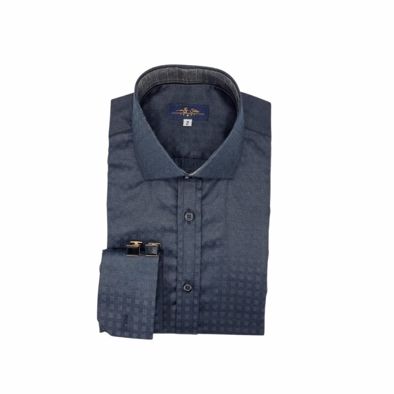 Camisa preta italiana xadrez com punho duplo para abotoaduras dobrada em packshot frontal sobre fundo branco, centralizada para uso em e-commerce