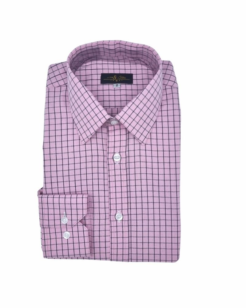 Camisa rosa xadrez 100% algodão casual dobrada em vista frontal inteira sobre fundo branco.