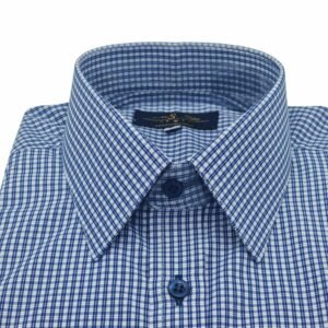 Camisa social azul padronagem xadrez semi slim com gola francesa em destaque em enquadramento frontal, ideal para looks corporativos elegantes.