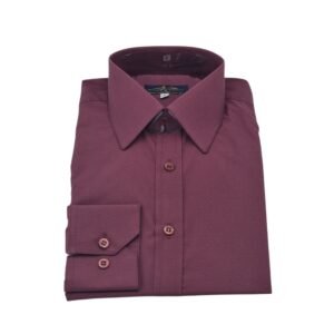 Camisa social francesa bordô dobrada e exibida inteira de frente sobre fundo branco.
