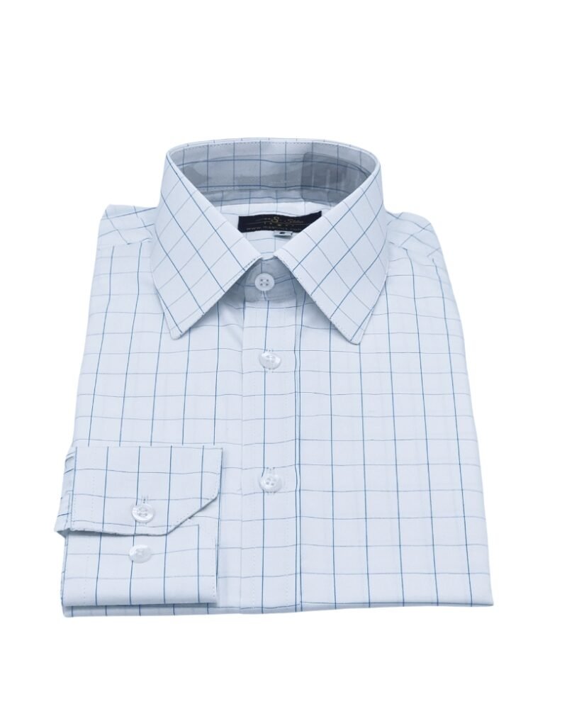 Camisa social francesa branca com quadriculado azul claro dobrada em vista frontal, com gola e punho aparentes sobre fundo claro.