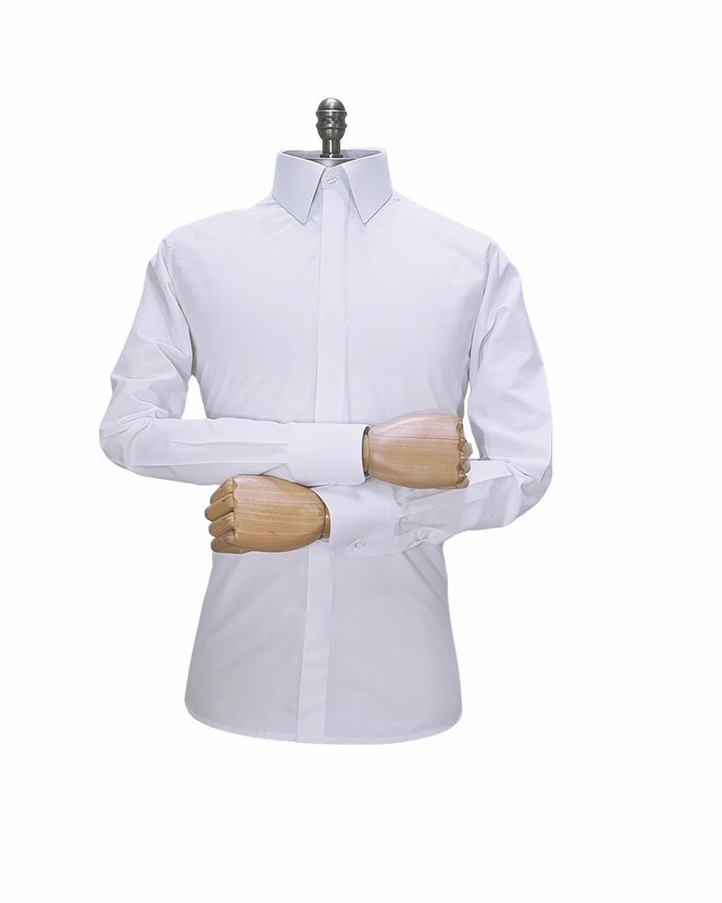 Camisa social branca masculina MS Stilos modelo semi slim, vista de frente no manequim, ideal para homens que vestem tamanhos especiais com elegância