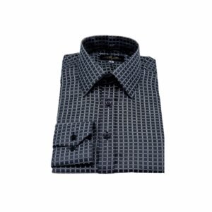 Camisa social preta padronagem xadrez semi slim dobrada, vista de frente sobre fundo branco.