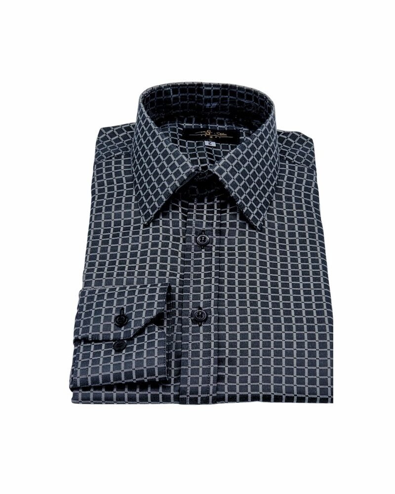 Camisa social preta padronagem xadrez semi slim dobrada, vista de frente sobre fundo branco.