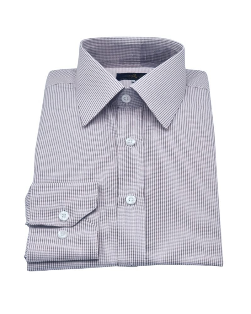 Camisa social quadriculado branco e bordo dobrada em vista frontal sobre fundo branco.