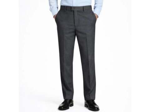 Calça de alfaiataria cinza chumbo em super viscose da MS Stilos em look executivo com sapato social preto