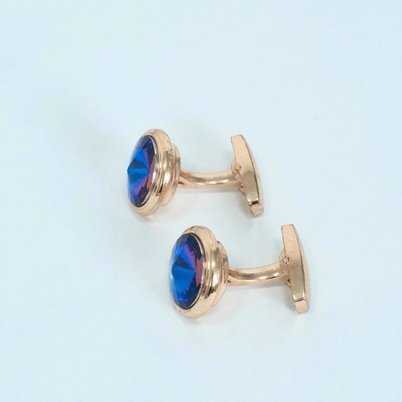 Abotoadura luxo dourada com cristal azul safira imperial - Uso na camisa social