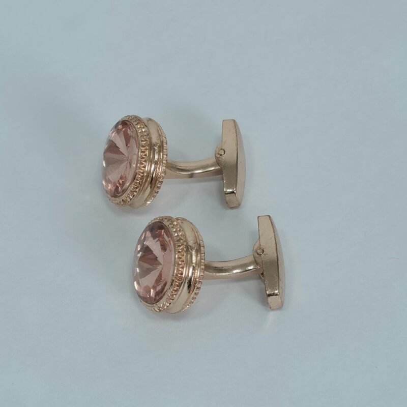 Abotoadura luxo dourada com cristal champanhe rosado - Detalhes do acabamento