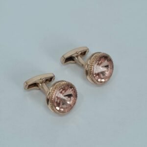 Abotoadura luxo dourada com cristal champanhe rosado - Uso na camisa social