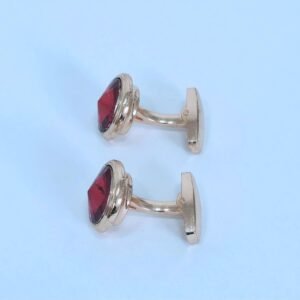 Abotoadura luxo dourada com cristal vermelho - Detalhes do acabamento