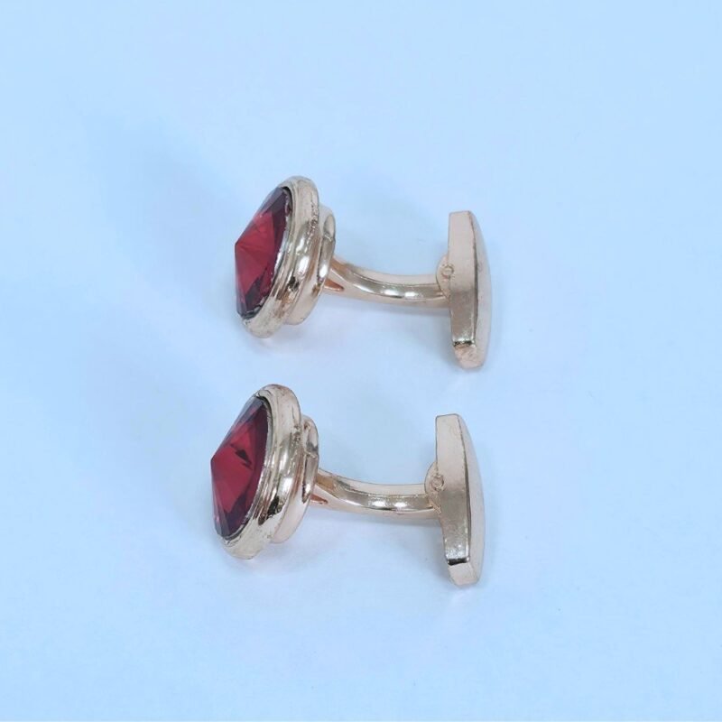 Abotoadura luxo dourada com cristal vermelho - Detalhes do acabamento