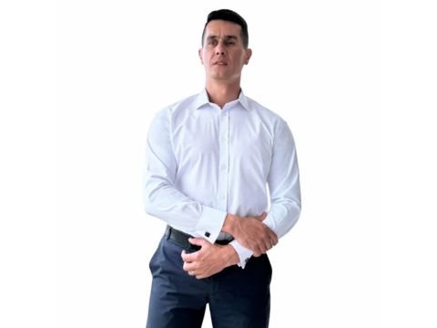 Banner da matéria Camisa certa, sapato certo, presença certa sobre elegância masculina em ocasiões decisivas
