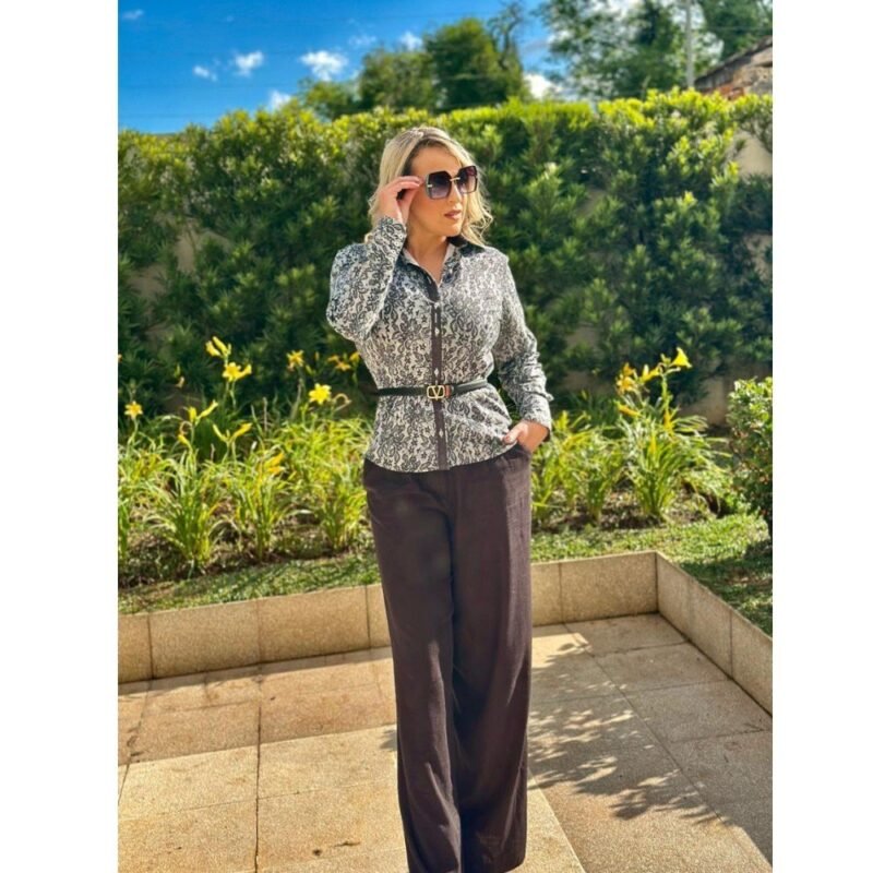 Camisa feminino floral preto - Detalhes do acabamento