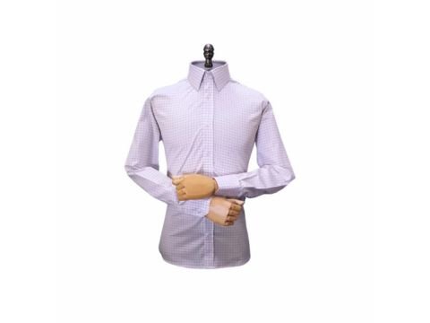 Camisa fio egípcio branca com xadrez vermelho masculina da MS Stilos em modelo de estúdio