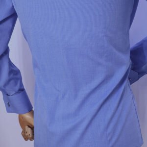 Camisa Gola Italiana Azul Lisa — costas modelo vestida | MS Stilos