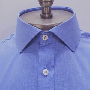 Camisa Gola Italiana Azul Lisa — detalhe gola italiana botoes | MS Stilos