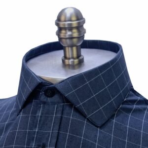 Camisa Italiana Punho Duplo Preta Xadrez — detalhe gola italiana lateral | MS Stilos