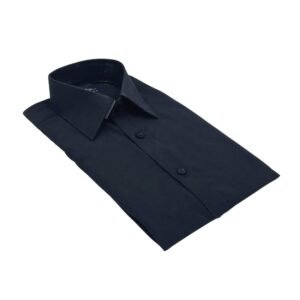 Camisa social masculina de manga curta preta com colarinho francês, vista lateral - MS Stilos.