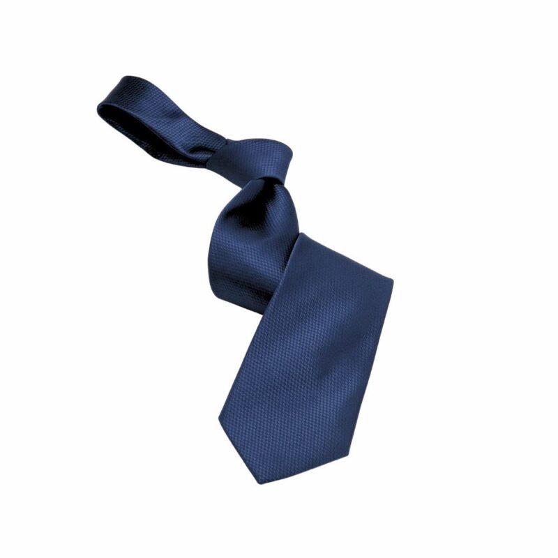 Gravata azul escuro texturizada com nó mostrando caimento