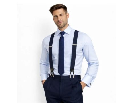 Homem usando suspensório masculino azul marinho MS Stilos com camisa social azul clara e gravata