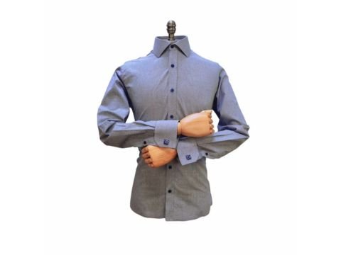 Camisa italiana azul 100% algodão da MS Stilos em manequim com modelagem sofisticada e versátil
