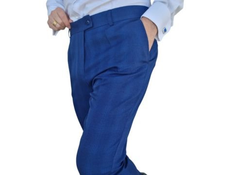 Detalhe da calça social alfaiataria azul royal com estampa gales da MS Stilos