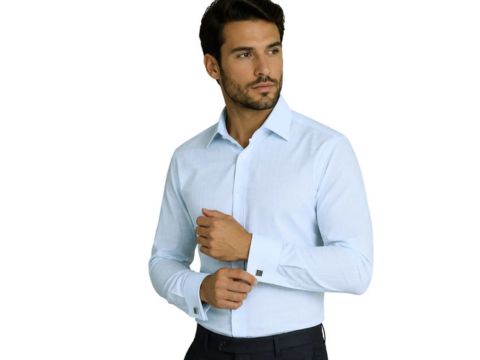 Homem usando camisa italiana branco quadriculado branco da MS Stilos em visual social elegante